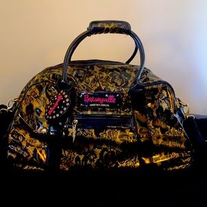 Betseyville rolling duffle
